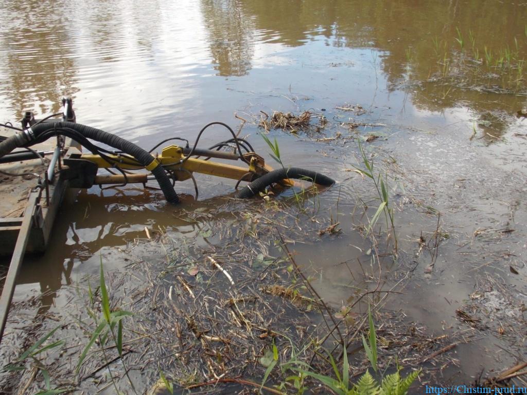 Очистка прудов и водоемов от камыша. Удаление камыша. 4 Удаление камыша в пруду
