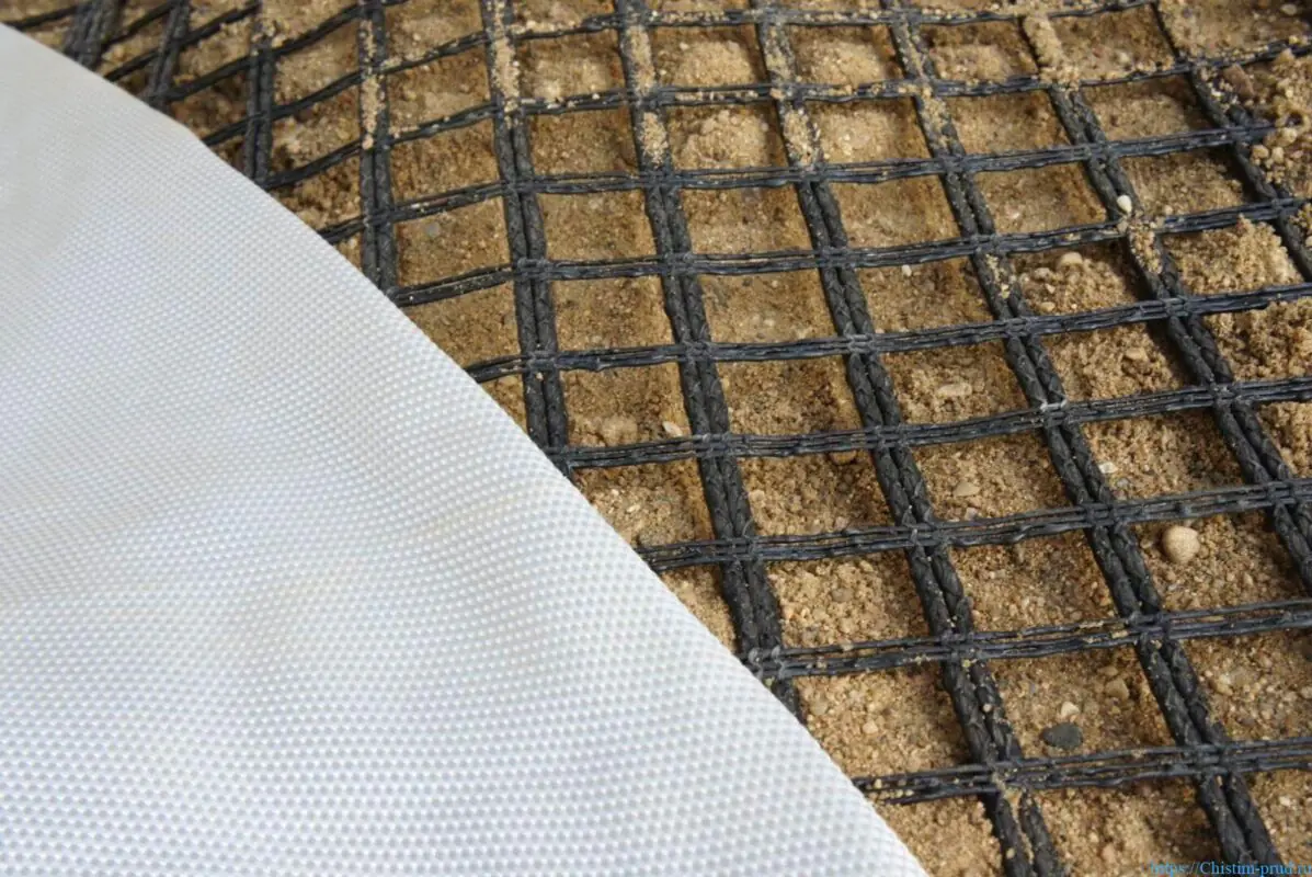 Укрепление склонов, откосов и грунтов геосеткой