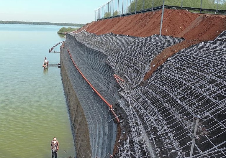 Геосинтетические материалы для укрепления берегов, склонов, откосов и грунтов 3 ukreplenie beregovoy linii reki volgi